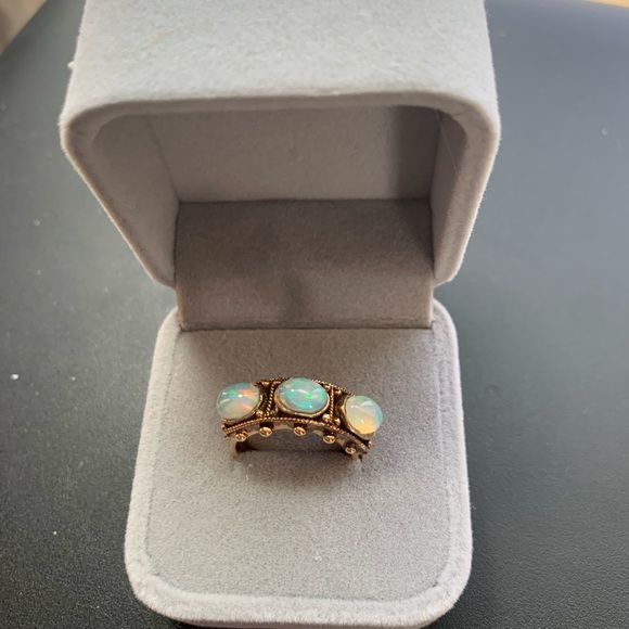 Jewelry - Triple Opal ring Vintage set in solid 14k